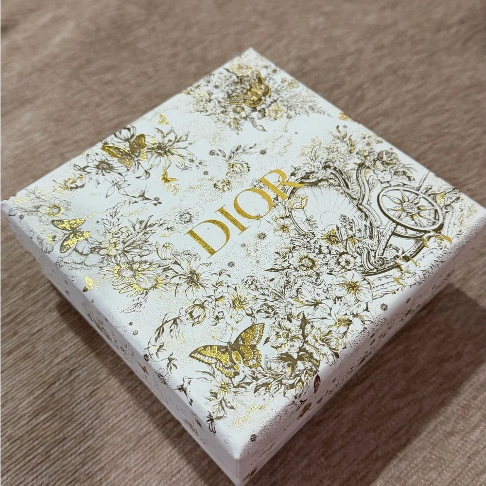 Dior Caro glycine foldable card holder limited edition in grey w/gold hardware.